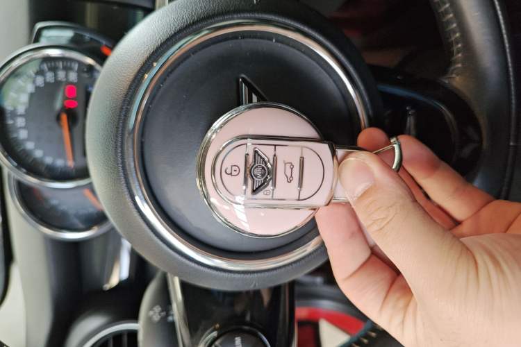 Used MINI 2019 1.5T COOPER Artist