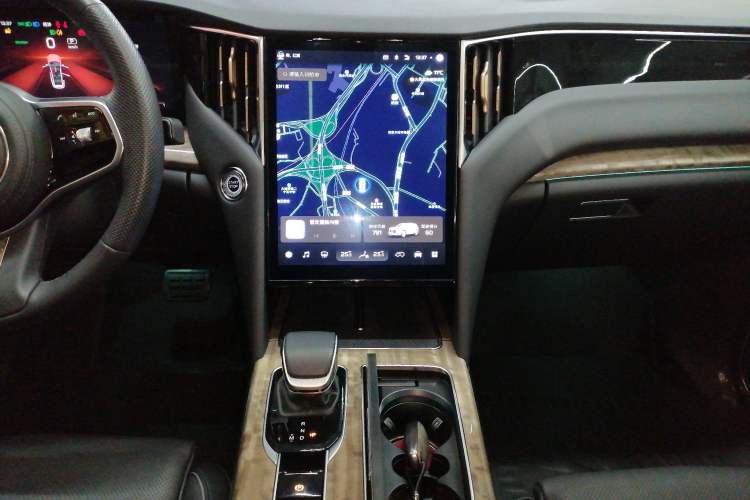 Used Hongqi HS7 2023 2.0T Automatic All-Wheel-Drive Flagship Edition Six Seats Audio And AC Panel