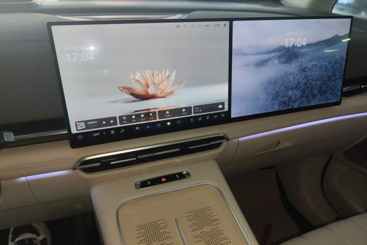 Used VOYAH Dream 2025 PHEV Four-Wheel-Drive Flagship Kunpeng Edition
