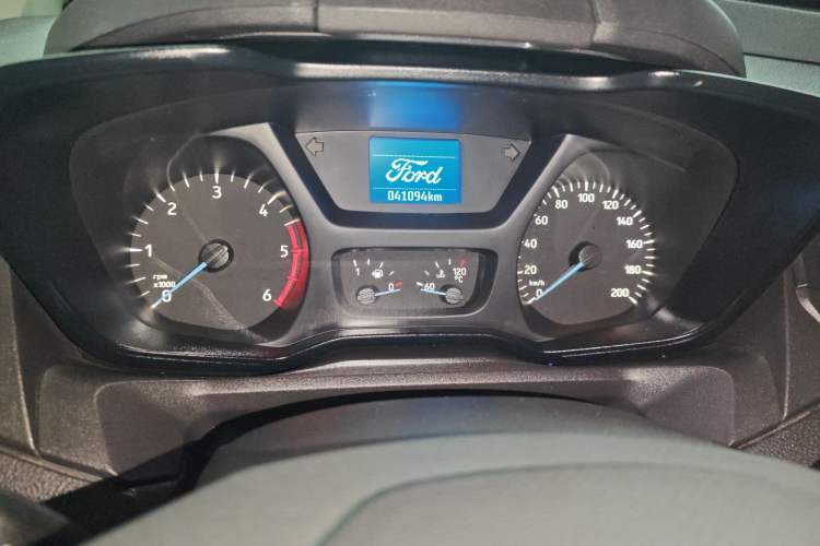 Used Ford Transit 2017 2.0T Diesel Van Mid-Chassis Mid-Roof China IV Standard