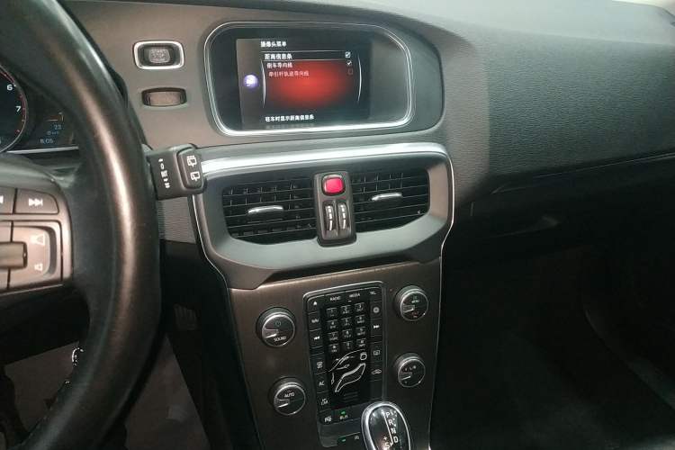 Used Volvo V40 2015 1.6T Zhiya Edition
