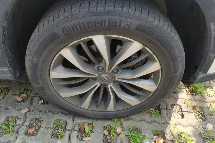 Used GAC Trumpchi GS8 2017 320T Two-Wheel Drive Luxury Smart Connectivity Version (7 Seats) Right Front Wheel Hub