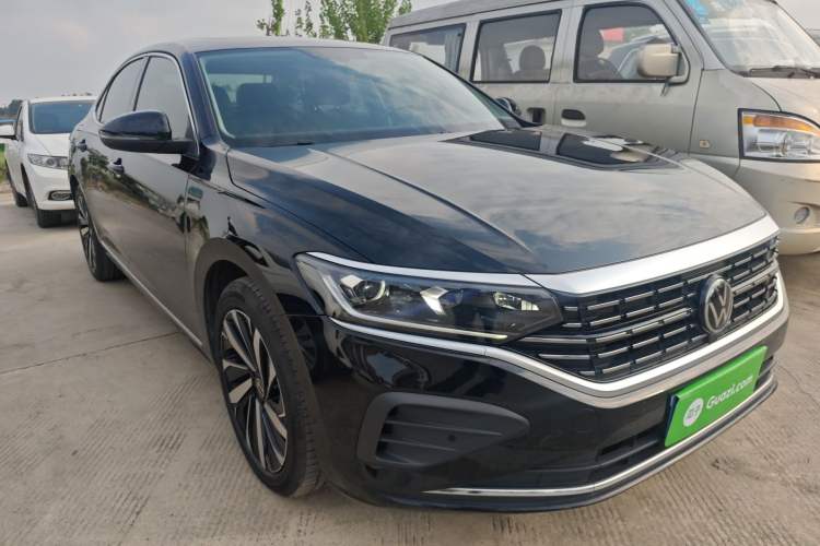 Used Volkswagen Passat 2024 380TSI Dragon Edition Front Right 45 Deg