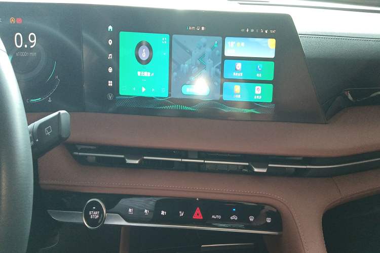 Used Changan CS75 PLUS 2024 3rd Generation Champion Edition 1.5T Intelligent Drive Dynamic Model
