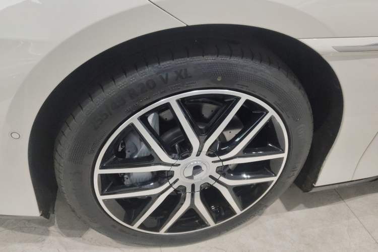 Used Denza Z9 2024 1100 km Four-Wheel Drive Max Version