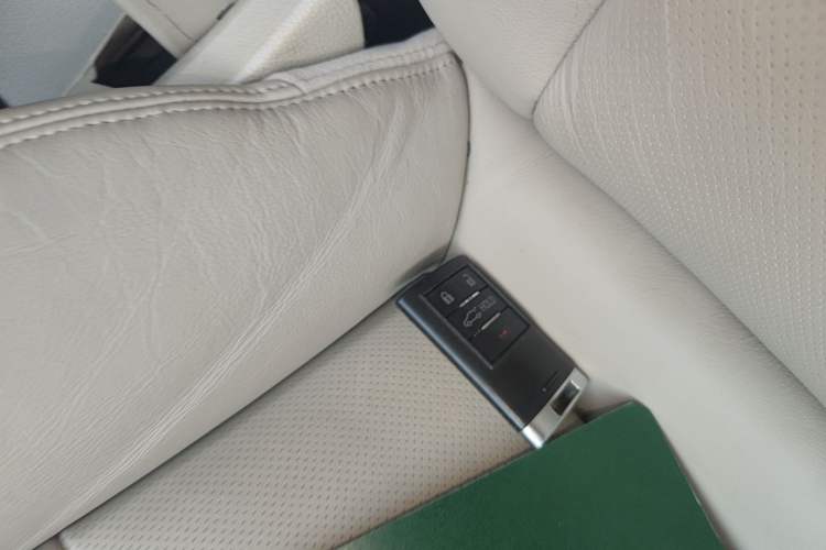 Used Cadillac XTS 2014 28T Elegant Version Vehicle Key