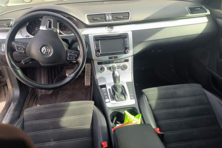 Used Volkswagen FAW-Volkswagen CC 2013 1.8TSI Luxury Model Center Console