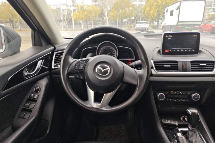 Used Mazda Mazda 3 Axela 2014 Sedan 1.5L Automatic Luxury Model
