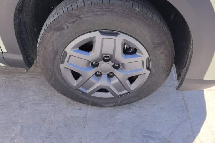 Used BYD Yuan UP 2024 401 km Active Version Right Front Wheel Hub