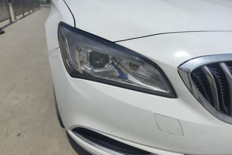 Used Buick Verano 2017 Sedan 20T Dual-Clutch Elite Model Right Front Headlight