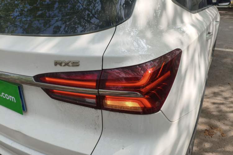 Used Roewe RX5 2018 30T Two-Wheel Drive Automatic Internet Platinum Edition Right Rear Taillight