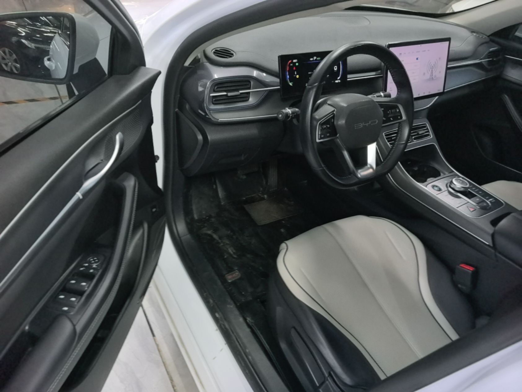 BYD Destroyer 05 2023 Champion Edition DM-i 55KM Luxury Model — снимка 18