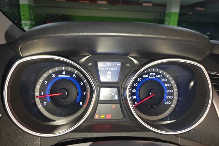 Used Hyundai Elantra (5th Generation / Langdong) 2016 1.6L Automatic Prestige Model Odometer Close Up