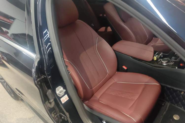 Used BMW 5 Series 2022 Second Facelift 525Li M Sport Package Right Front Seat