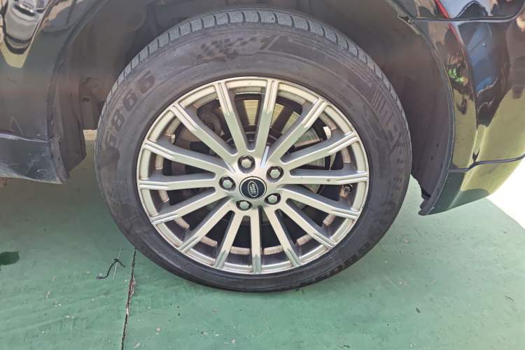 Used Land Rover Range Sport 2013 3.0 TDV6 Diesel Edition Right Front Wheel Hub