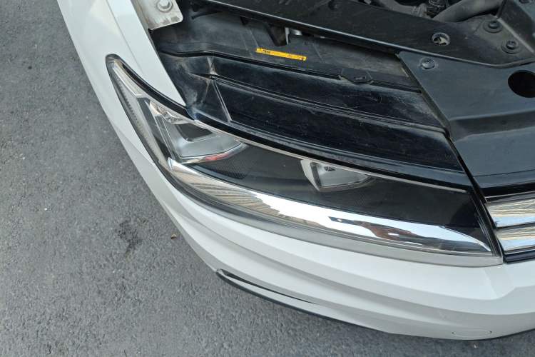 Used Volkswagen Tiguan L 2018 330TSI Automatic Two-Wheel Drive Comfort Edition Right Front Headlight