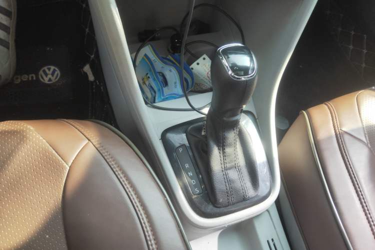 Used Skoda Rapid 2013 1.6L Automatic Smart Selection Model Gear Lever