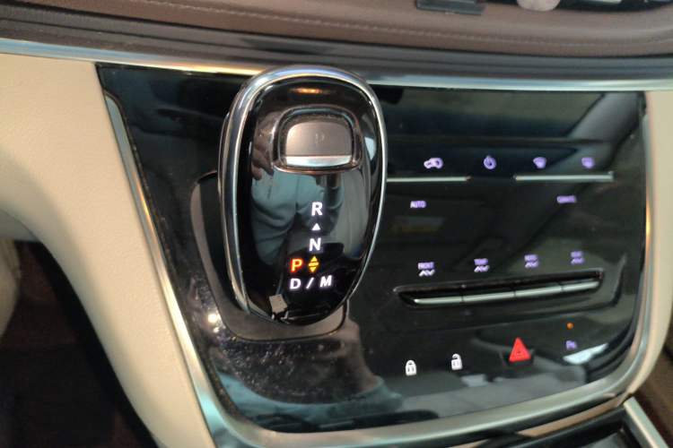 Used Buick GL8 2020 Land Business Class 652T Luxury Model Gear Lever