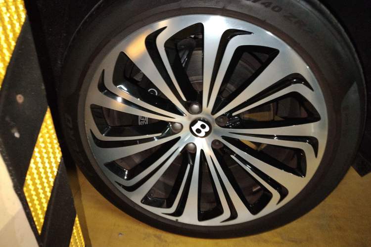 Used Bentley Bentayga 2021 4.0T V8
