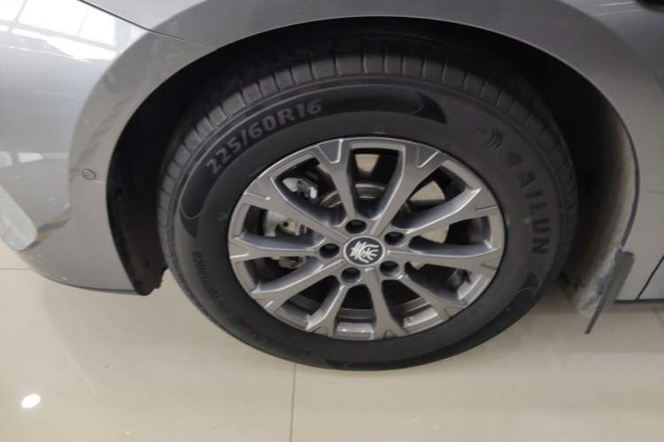 Used BYD Qin L 2025 DM-i Smart Drive 80KM Leading Model Left Front Wheel Hub