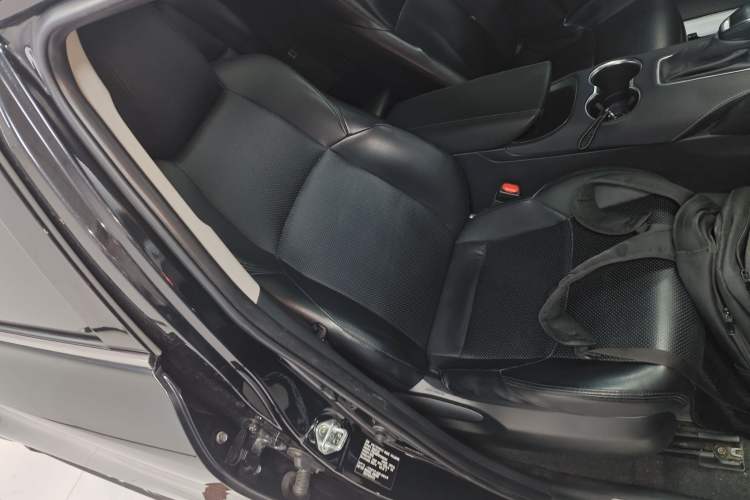 Used Toyota Harrier 2023 2.0L CVT Two-Wheel Drive Entry Version
