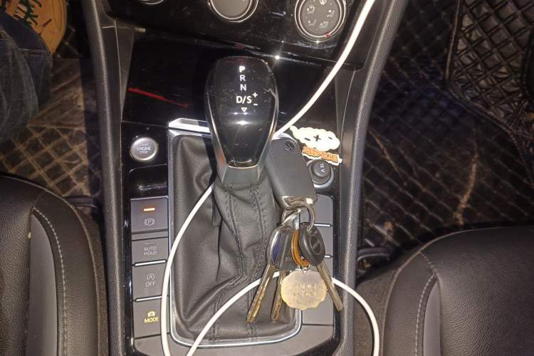 Used Volkswagen Sagitar 2021 280TSI DSG Excellence Edition Gear Lever