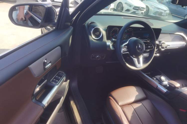 Used Mercedes-Benz GLB 2022 Second Facelift GLB 200 Fashion Edition Driver Seat