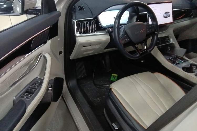 Used BYD Song PLUS New Energy 2023 Champion Edition EV 520KM Prestige Model