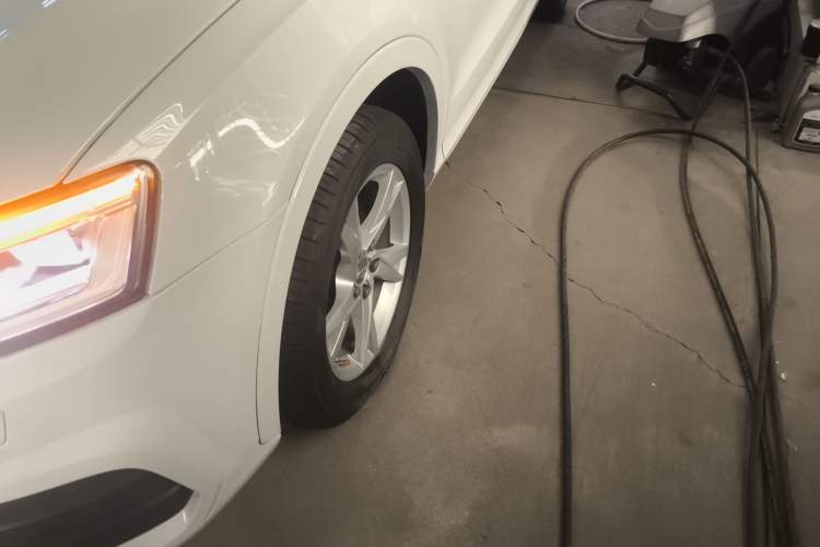 Used Audi Q3 2018 30th Anniversary Edition 30 TFSI Fashion Model Left Front Wheel Hub