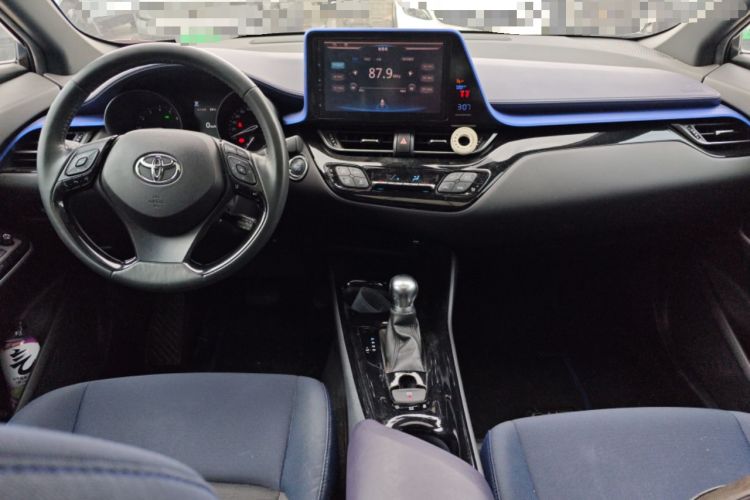 Used Toyota C-HR 2018 2.0L Luxury Sunroof Version China V Emission Standard Center Console
