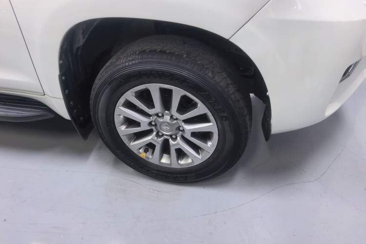 Used Toyota Prado 2018 3.5L Automatic SX Right Front Wheel Hub