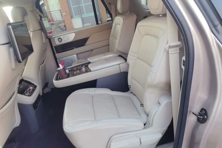 Used Lincoln Navigator 