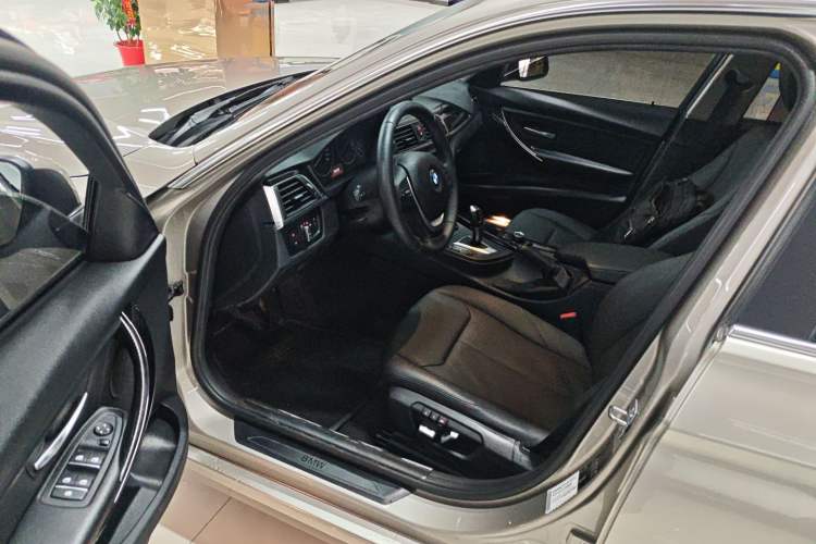Used BMW 3 Series 2016 320Li Ambition Model
