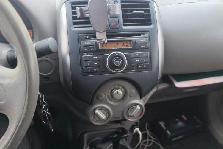 Used Nissan Sunny 2011 1.5XE Manual Comfort Edition Audio And AC Panel