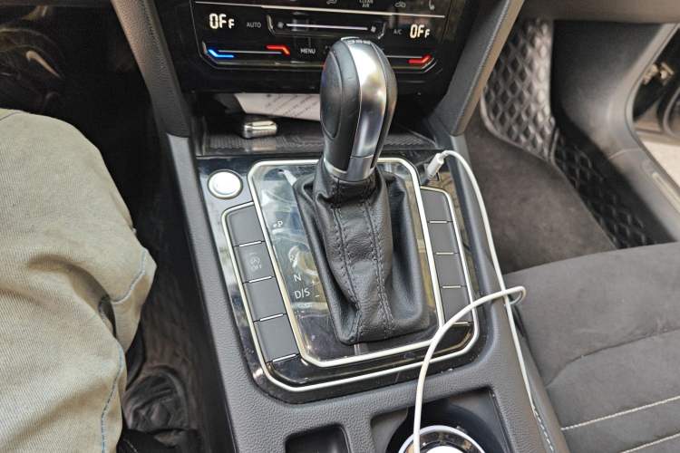 Used Volkswagen Magotan 2021 330TSI DSG 30th Anniversary Edition Gear Lever