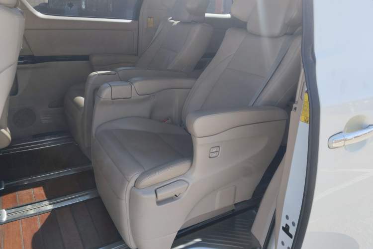 Used Toyota Alphard 2012 3.5L Luxury Edition
