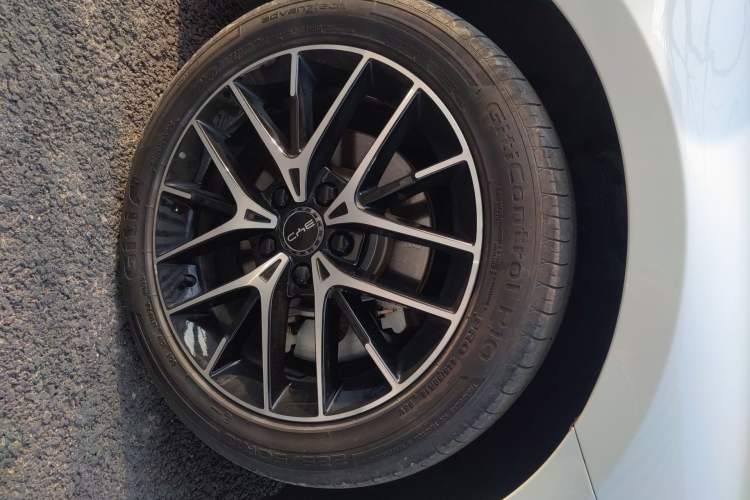 Used BYD Seal 2023 DM-i 1.5T 121km Flagship Model Right Front Wheel Hub