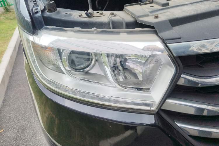 Used JAC Refine M3 2016 IKEA Edition 1.6L Luxury Model Right Front Headlight