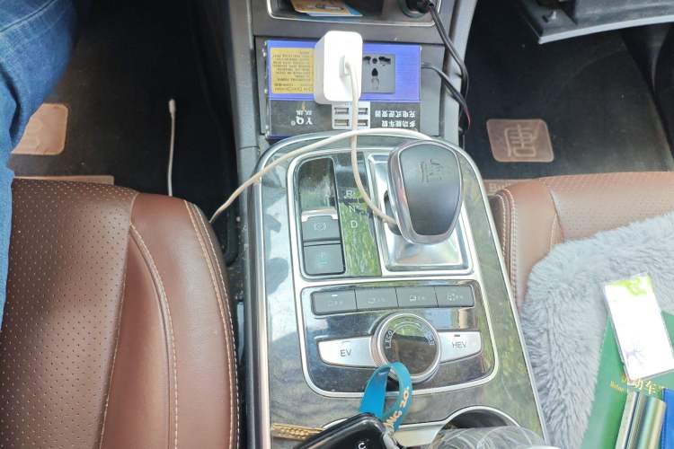 Used BYD Tang New Energy 2015 2.0T Four-Wheel-Drive Flagship Model
