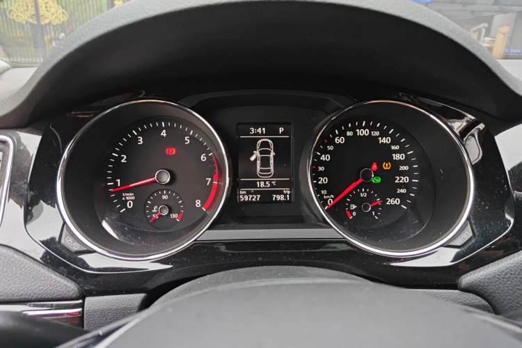 Used Volkswagen Sagitar 2015 230TSI Automatic Luxury Model