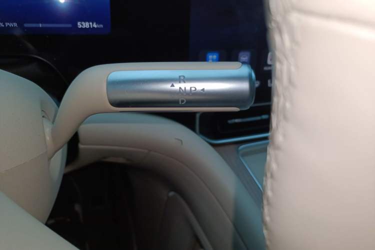 Used Hima AITO M9 2024 Range-Extended Ultra Version 42 kWh 6-Seater Model Gear Lever