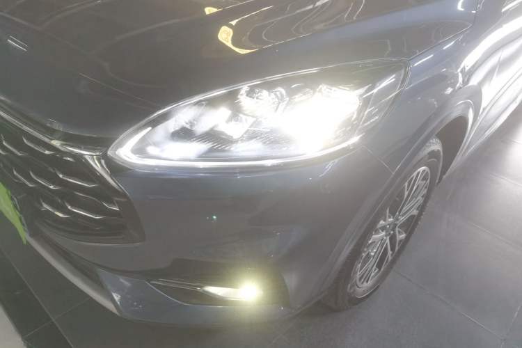 Used Ford Escape 2020 EcoBoost 245 Four-Wheel Drive Luxury Edition
