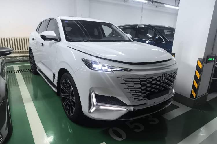 Used CHANGAN UNI-K iDD 2022 Blue Whale iDD 130km 1.5T Prestige Model Front Right 45 Deg