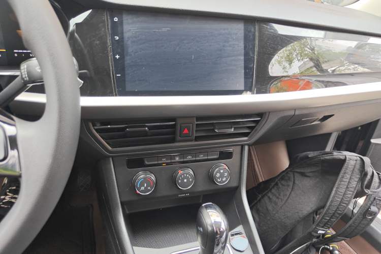 Used Volkswagen Lavida 2022 1.5L Automatic Comfort Edition Audio And AC Panel