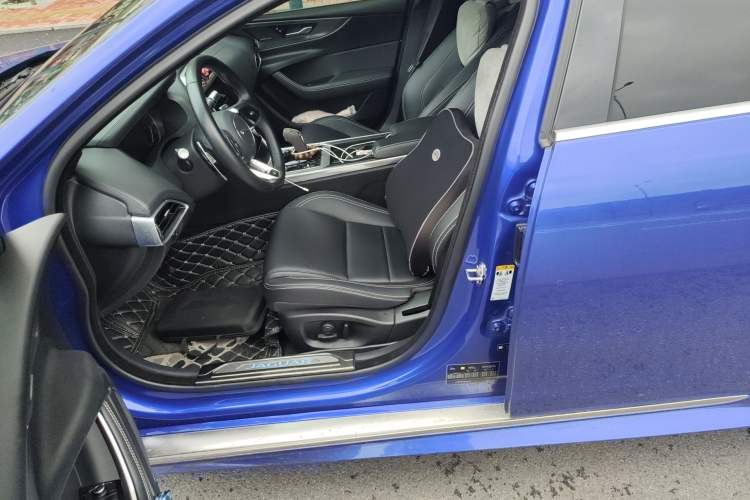 Used Jaguar XEL 2020 2.0T 200 PS R-DYNAMIC S Advanced Sport Edition Left Front Seat