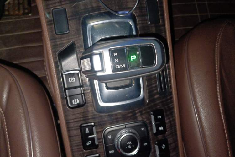 Used Haval H6 Coupe 2017 Red-Label 2.0T Automatic Two-Wheel Drive Elite Model Gear Lever