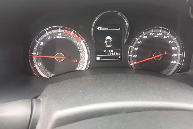 Used Isuzu D-MAX 2023 2.5T Manual 4x4 Diesel Flagship Long Wheelbase Odometer Close Up