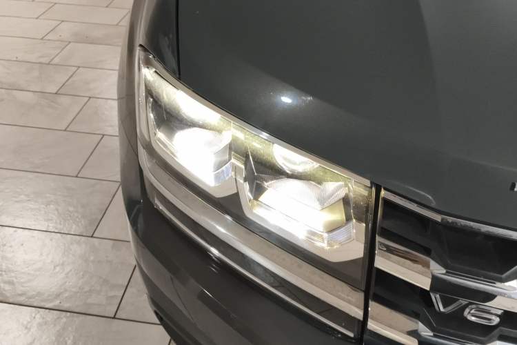 Used Volkswagen Teramont 2017 530 V6 Four-Wheel Drive Luxury Edition Right Front Headlight