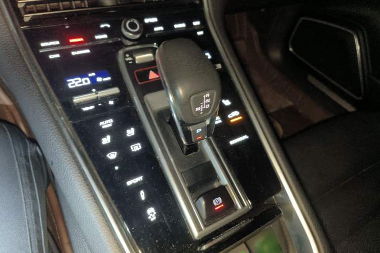 Used Porsche Panamera 2017 Panamera Executive Long Wheelbase 3.0T Gear Lever