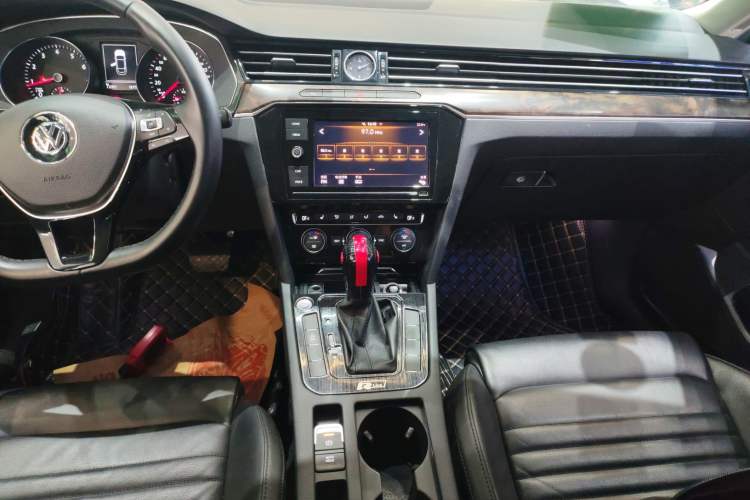 Used Volkswagen Magotan 2019 330TSI DSG Luxury Model China V Standard Audio And AC Panel